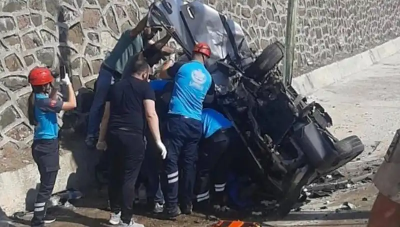 Tunceli'de Kafa Kafaya Çarpışma: İki Araçta Yaralananların Sayısı Artıyor