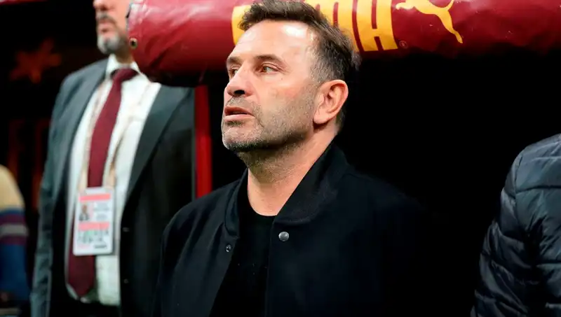 Galatasaray'da Okan Buruk'tan Beklenmedik Değişiklik: Hangi Oyuncu Kadrodan Çıkarıldı?
