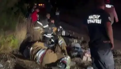 Hatay'da İtfaiye Ekiplerinin Yorgunluk Molası: Yangınlarla Mücadeledeki Zorluklar