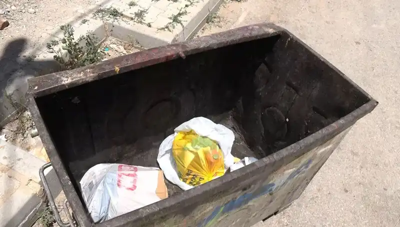 Yeni doğum yaptığı bebeğini çöpe atan kadın, kampta yakalandı!