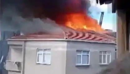 Bağcılar'daki Beş Katlı Bina Yangını: Alevler Çatıyı Sardı, Korku Dolu Anlar