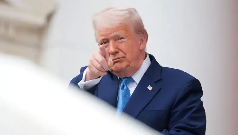 Adalet Bakanlığı'ndan Şok Açıklama: Trump'ın Epstein Belgelerinde Adı Geçiyor!