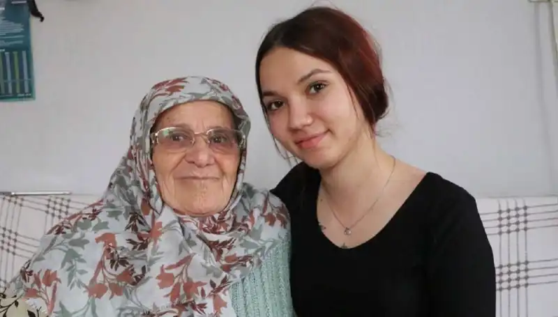 Anneanne Terliği Silah Sayıldı, Genç Kız 4 Yıl Hapis Cezası Aldı