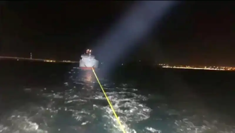 Çanakkale Boğazı'nda Gemi Arızası: Denizde Kriz Öyküsü