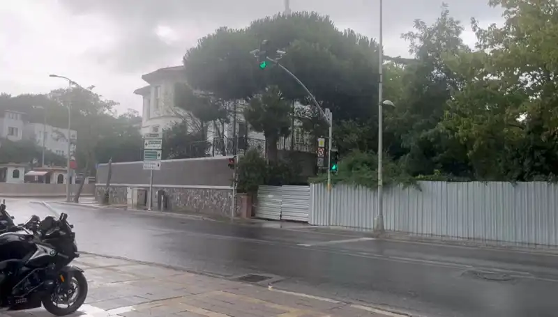 İstanbul’da Sağanak Yağışla Beraber Hisse Senetleri Dalgalandı