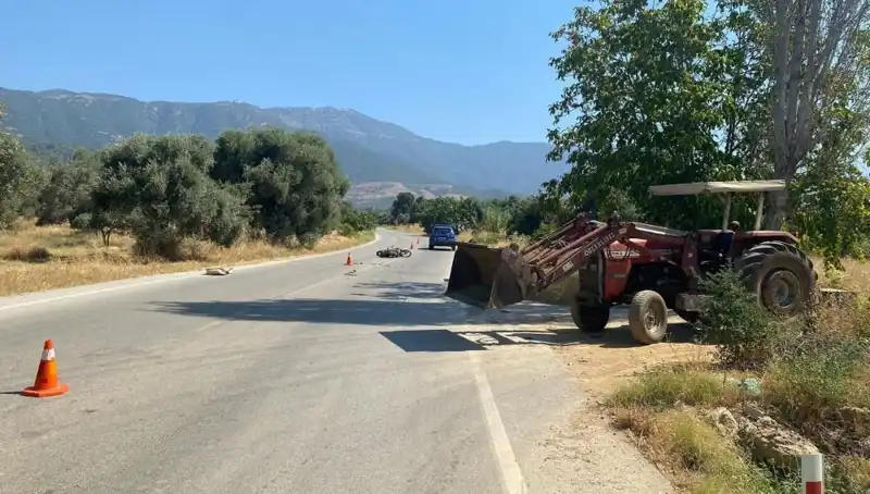 İzmir'de Motosiklet Kazası: Sürücü Hastaneye Kaldırıldı