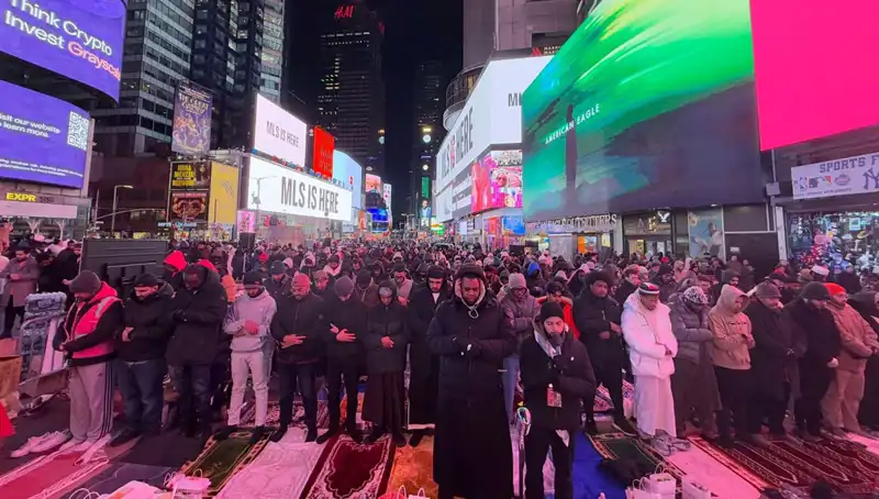 New York Times Meydanı’nda Tarihi Teravih Namazı Düzenlendi