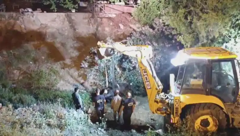 Hatay'da İneğin Kurtarılması İçin Girişim: Hayvanseverlerin Zaferi
