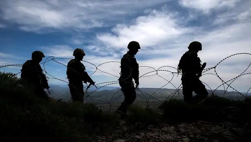 Türkiye’de İki İlde 32 Düzensiz Göçmen Yakalandı: Yeni Gelişmeler