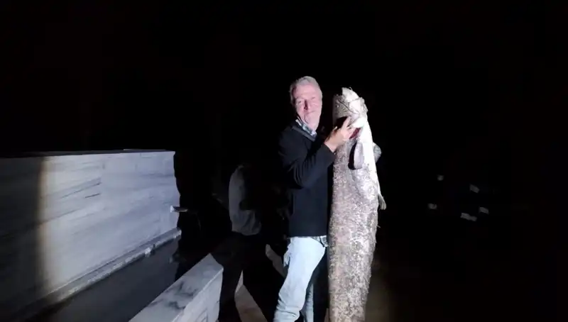 ** Barajda Avcılar İçin Şaşırtan Olay: 40 Kilo Ağırlığında Dev Balık!**