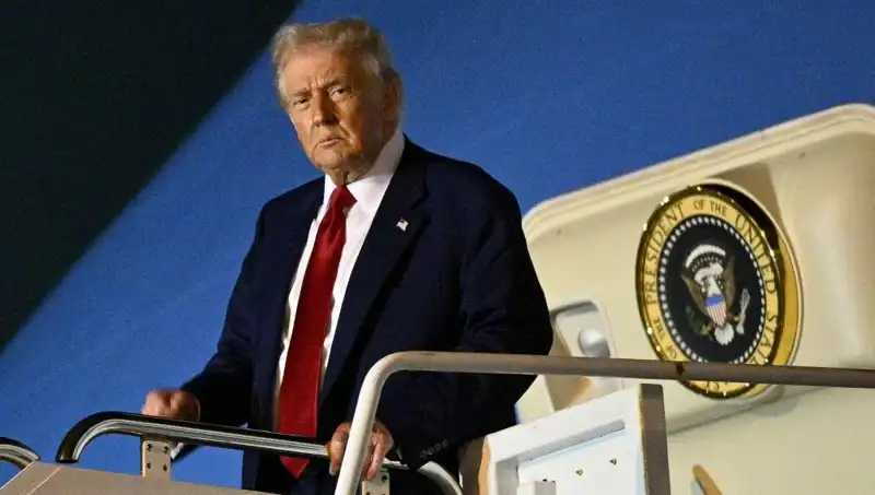 Katar’ın 400 Milyon Dolarlık Lüks Jetinin Gizemli Yolculuğu: Trump’a Uçtu mu?