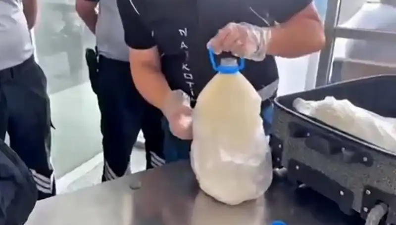Havalimanında Süt Şişesinde Yakalanan Uyuşturucu: 12 Kilo 800 Gram Zula