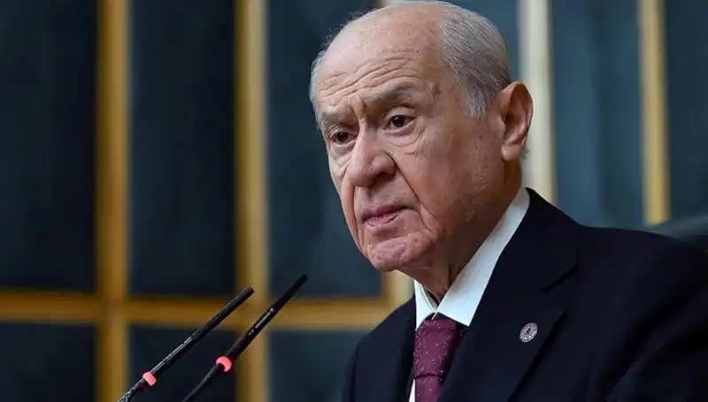 Bahçeli'nin CHP'ye Sert Çıkışı: İstifa Çağrısı ve Haksızlık Hikayesi