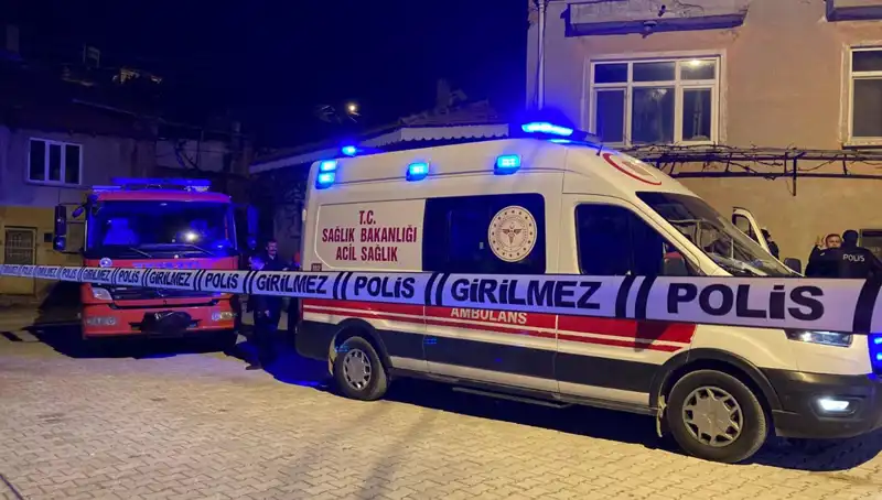 Yaşlı Adamın Evi Çıkan Yangında Kimliği Belirlenemedi