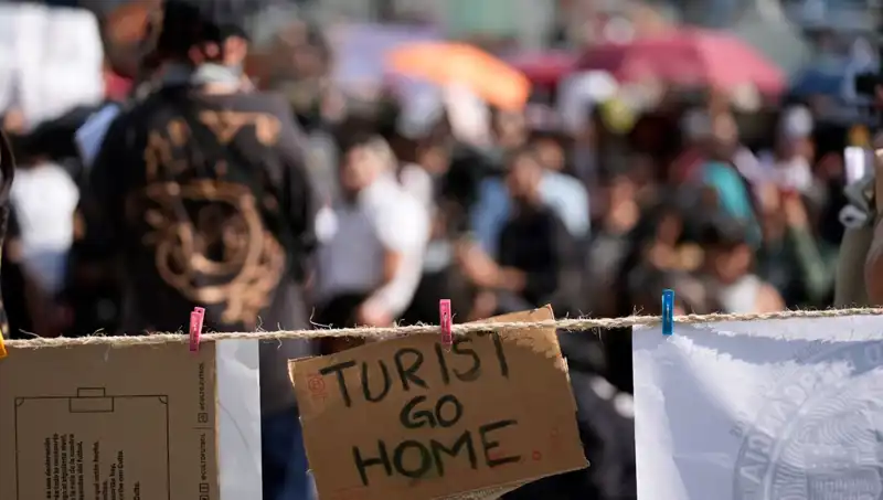 Meksika'da Turist Akınına Tepkiler: Yerel Halkın Sesi Yükseliyor!
