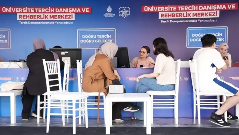 İstanbul'da Öğrenciler İçin 24 Tercih Danışma Merkezi Açıldı