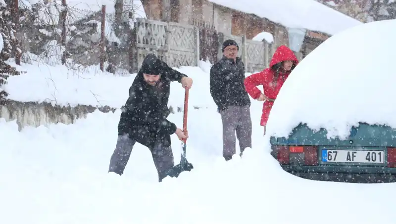 14 Nisan Okullar Tatil Mi? Hangi İllerde Kar Tatili Var?