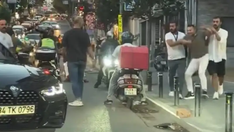 Nişantaşı’nda Yol Verme Kavgası: Kadına Sopayla Saldırı Gündemi Sarstı