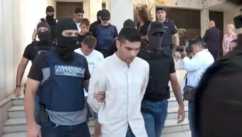 Atina’da Şok Eden Cinayet: Profesörün Eski Eşinin de Aralarında Olduğu 5 Kişi Gözaltında!
