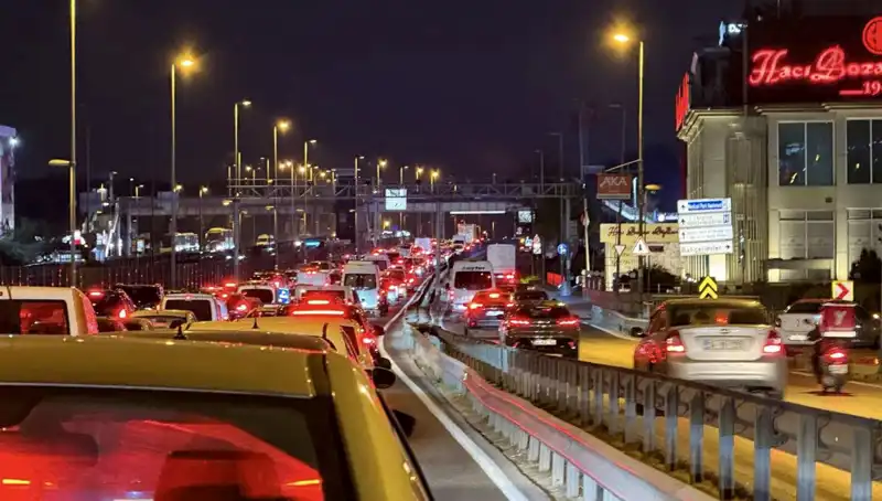 Yenibosna Metrobüs Yaya Üst Geçidi Çalışmaları Başladı!