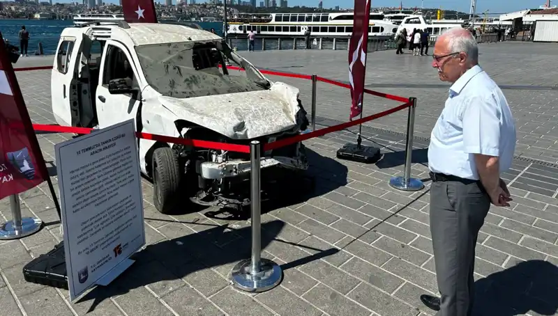 15 Temmuz Olaylarının İzleri: Tankların Ezdiği Otomobiller Sergileniyor!