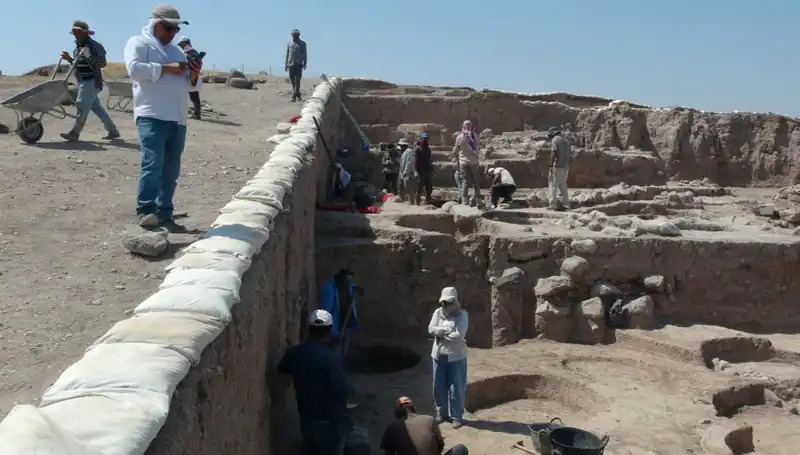 Kilis'teki Oylum Höyük'te Kazılar Devam Ediyor: Sıcak Hava Engelleri Aşmakta