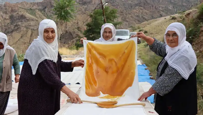 Yaz Aylarının Vazgeçilmezi: Güneş Altında Kurutulan Sağlıklı Unlu Mamuller
