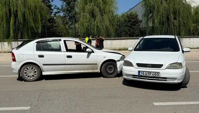 İki Otomobil Çarpıştı: Kaza Sonrası Yaralılar ve Son Gelişmeler