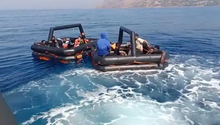 Ayvacık’ta Flaş Gelişme: 19 Kaçak Göçmen Kurtarıldı!