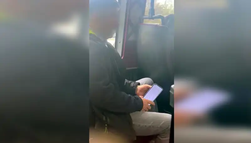 Minibüste Taciz Olayı: Şüpheli Güvenlik Kamerası ile Yakalandı!