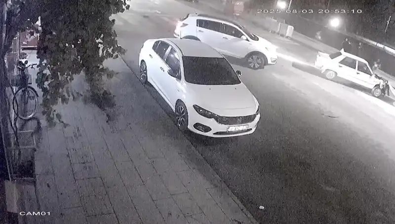 Yayalara Yol Vermenin Bedeli: Arkadan Çarpan Araçlar Kaza Yaptı