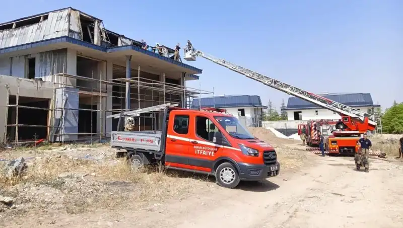 Ankara Gölbaşı'nda Villalara Sıçrayan Yangın, Acil Müdahale Gerektiriyor!